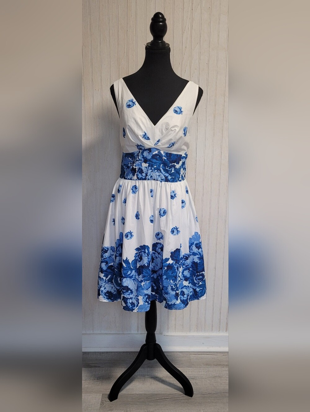 Betsey Johnson Blue White Floral Cotton Blend V Neck Sundress Size 12